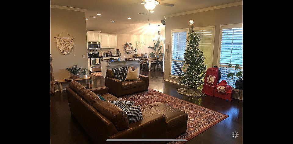 1st image of 3917 Caroline Ln