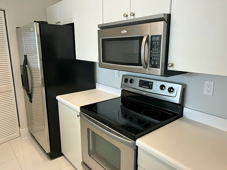 3020 NE 32nd Ave #620 — Photo 9