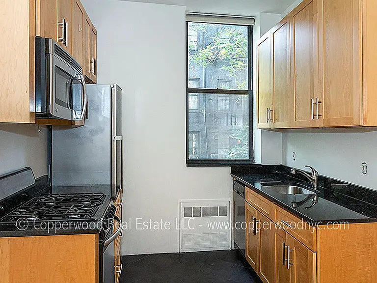 310 E 85th St #2C — Photo 4