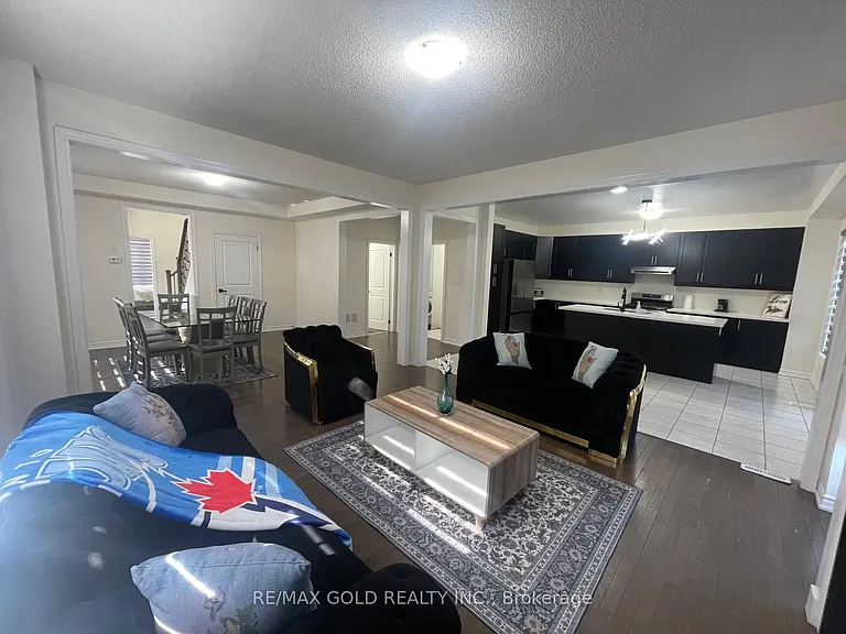 537 Veterans Dr — Photo 32