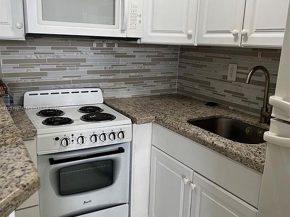 3rd image of 6484 Indian Creek Dr APT 125