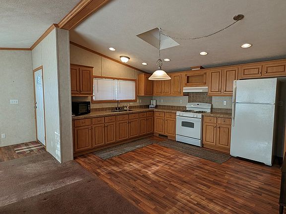 3rd image of 31 Skyline Dr
