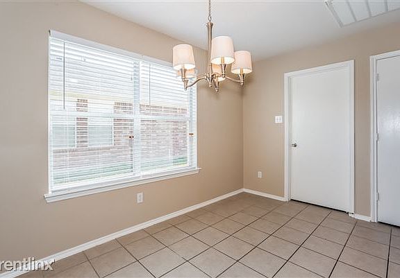 04-DiningRoom