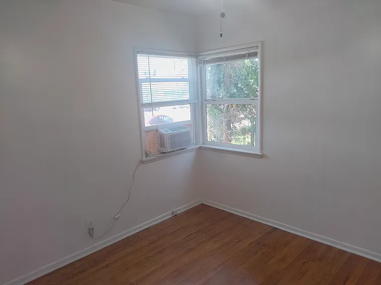 1422 N Hollywood Way — Photo 19