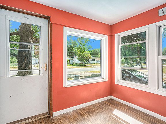 4th image of 147 Maplelawn St SE