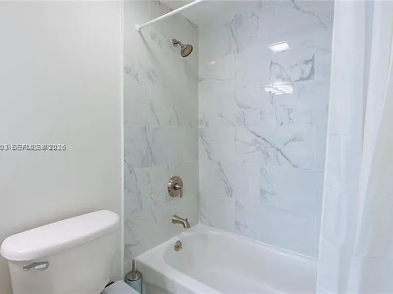 1750 N Bayshore Dr #2401 — Photo 24