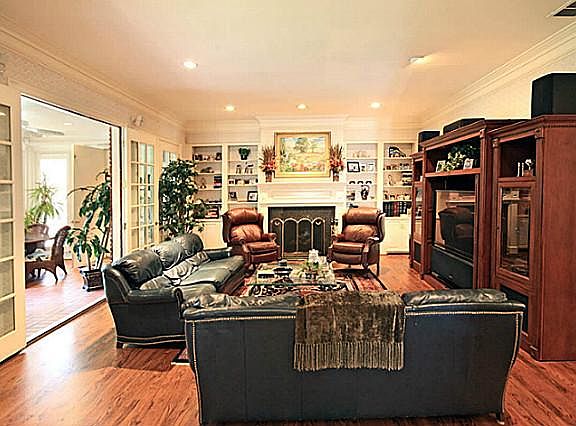 5th image of 3813 Marquette St