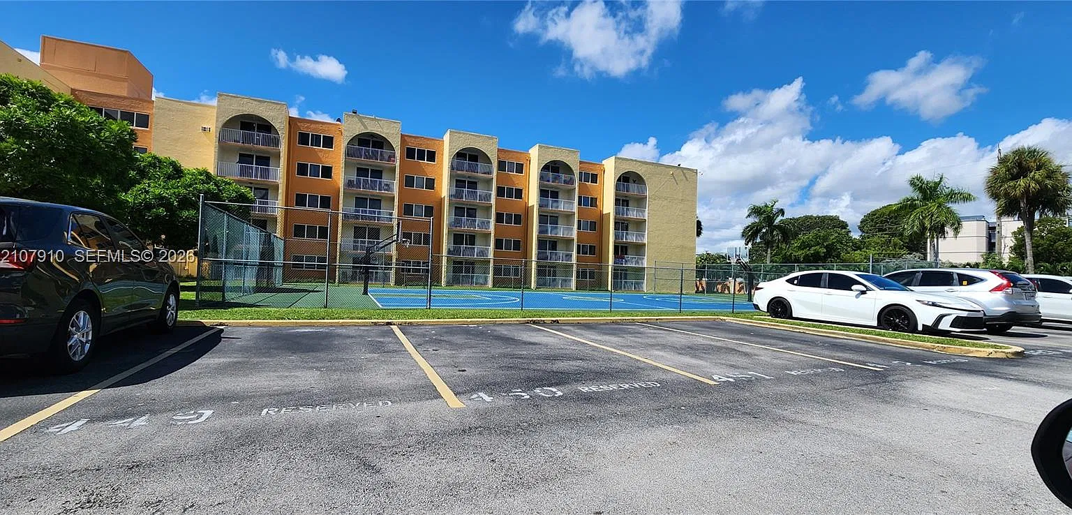 Coral Gate West Condo — Photo 1