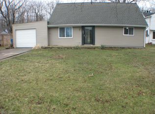 4860 E Lake Rd, Sheffield Lake, OH 44054