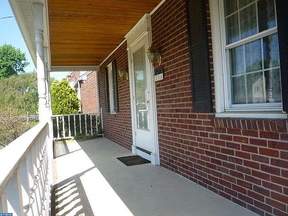3rd image of 126 Woodside Ave