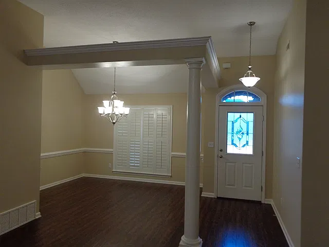 4 bed, 2.0 bath, 2004 sqft, $2,285 — Photo 2