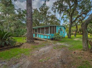 21 River Dr, Panacea, FL 32346