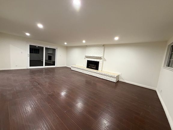 4th image of 10410 Miranda Ave