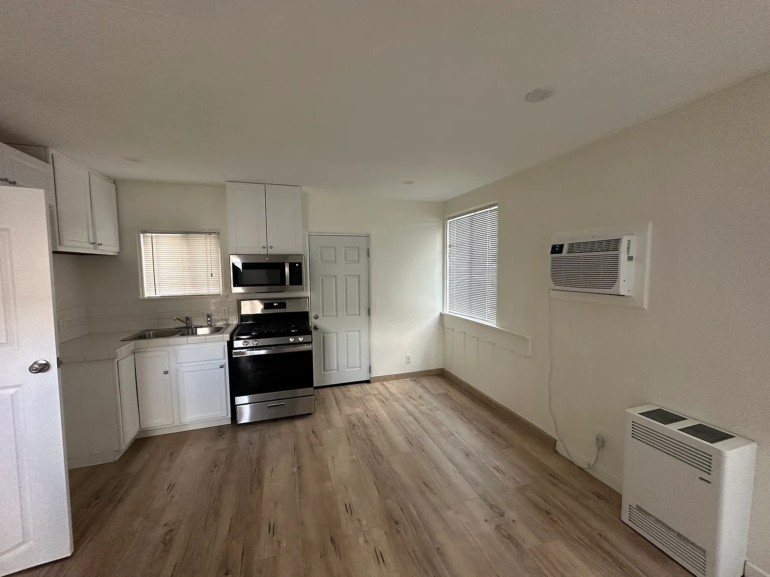 1 bed, 383 sqft, $1,750 — Photo 3