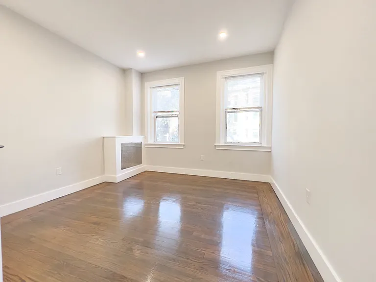 32 Queensberry St #7 — Photo 14