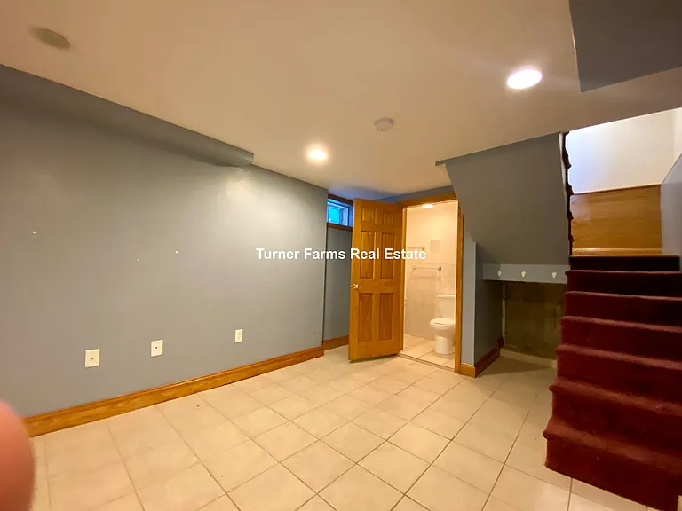 241 W 3rd St #2A — Photo 34
