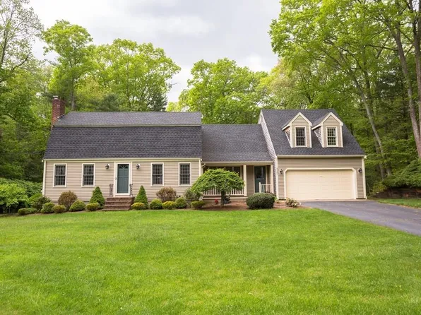 320 Elm St, Halifax, MA 02338