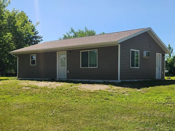 792 2nd St NW, Hillsboro, ND 58045
