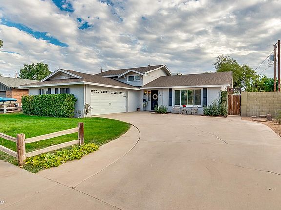 INVITING CURVED ENTRANCE DRIIVE