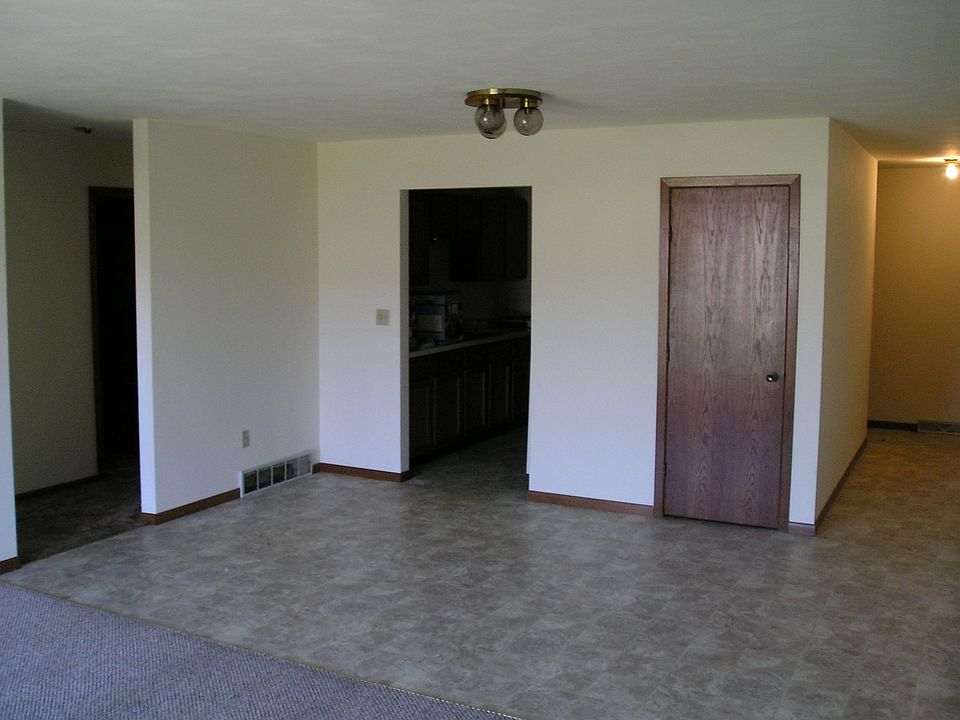 1002 S Main Horicon image 3_05092017