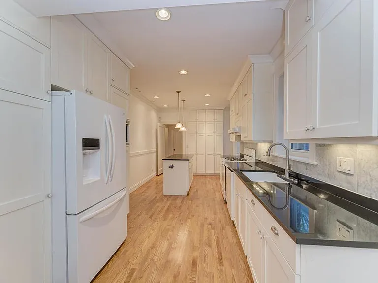 6833 S Cregier Ave — Photo 14