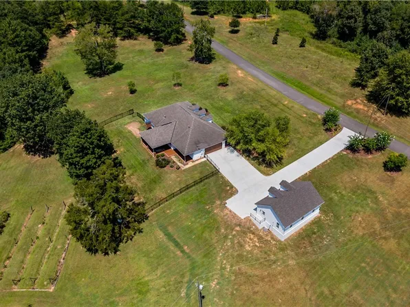 11579 Pockett Rd, Northport, AL 35475