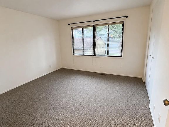 4th image of 240 W Eagle Lake Dr