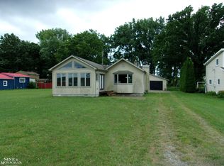 2221 N Channel Dr, Harsens Island, MI