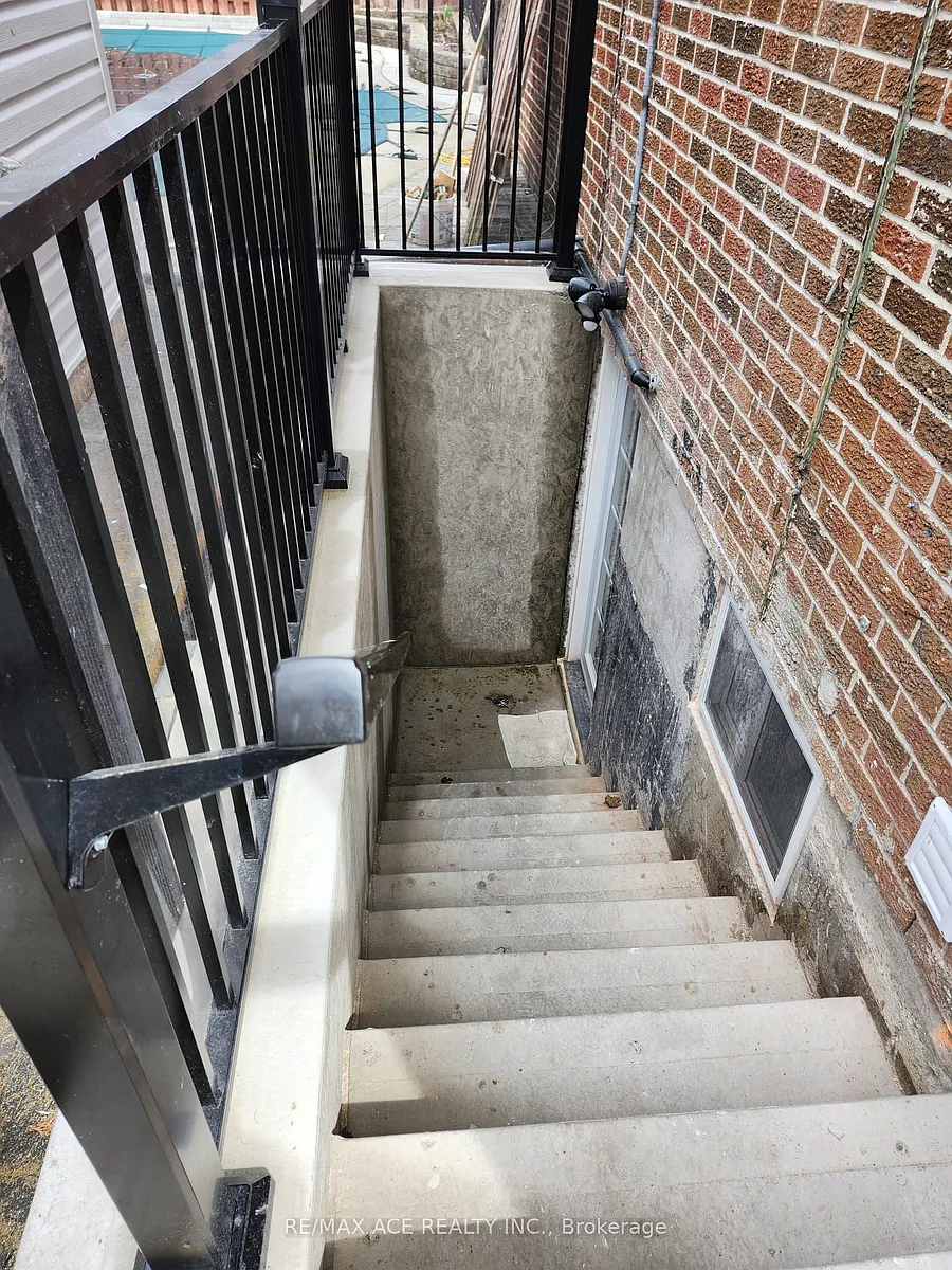 Building Photo - 101 Bathgate Dr #BASEMENT