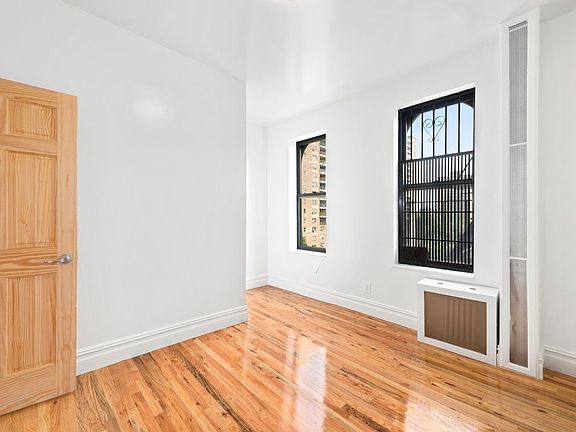 5th image of 243 Henry St APT 17