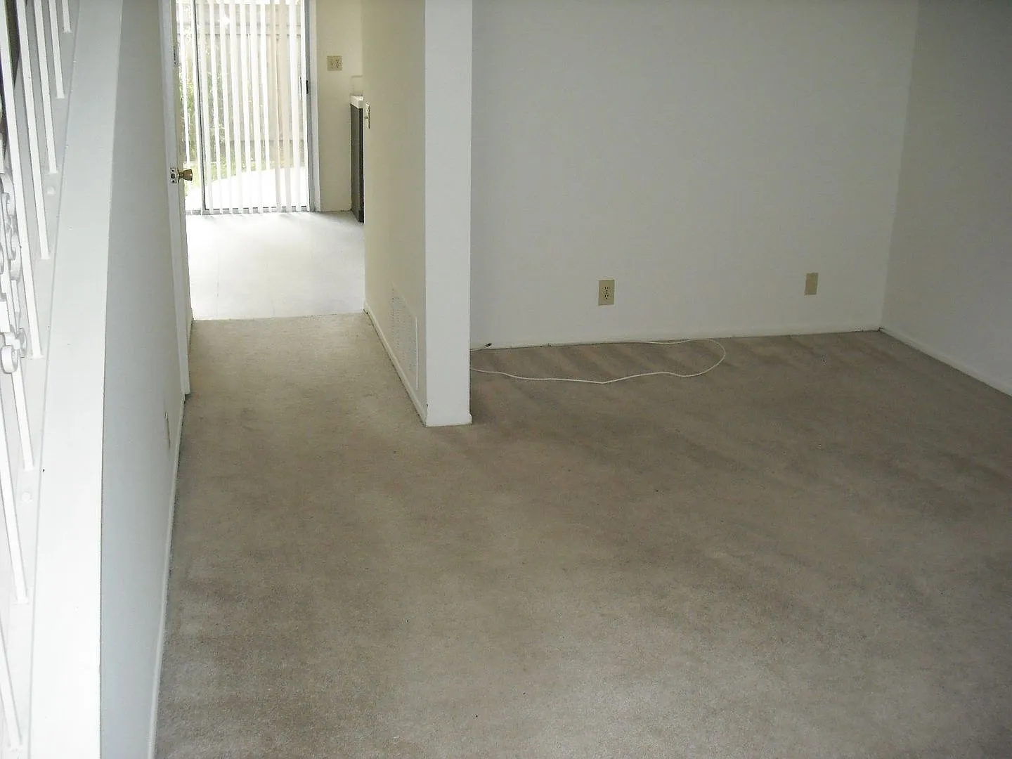 Gorgeous 2 story 2 bedroom 2 bath Townhome — Photo 4
