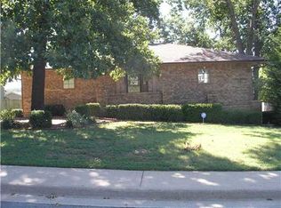 407 E Oak Manor Cir, Springdale, AR 72764