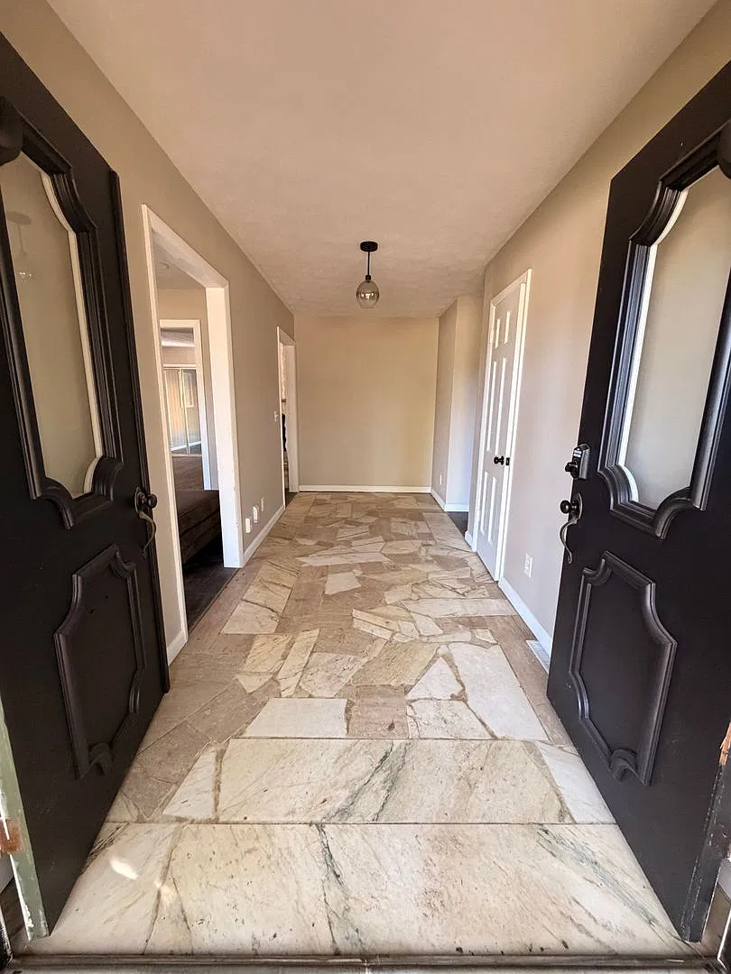 3-Bed, 2-bath Luxury Southern Hills Designer Home! — Photo 4
