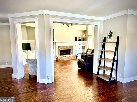 5th image of 143 Rose Hall Ln