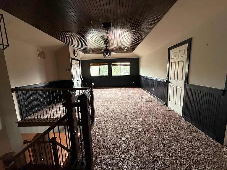 518 Creekside Dr — Photo 29