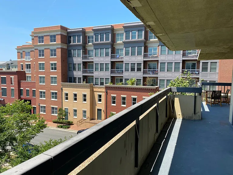 400 Madison St #403 — Photo 24
