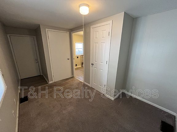 4th image of 4069 Graceland Ave