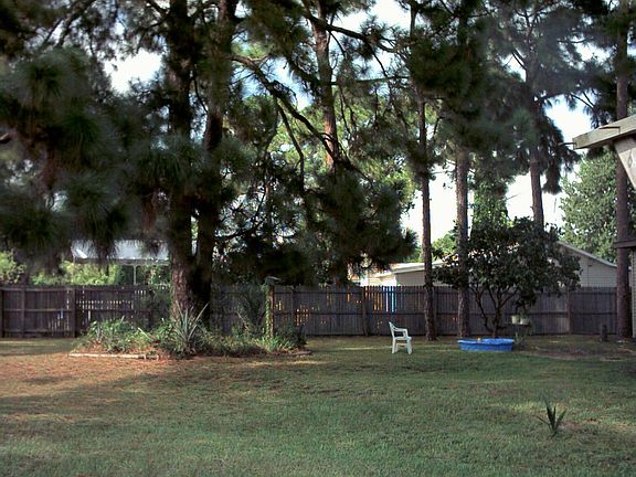 Large Privacy Fenced yard