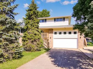 9723 Charles Dr, Valley View, OH 44125