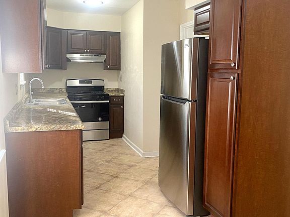4th image of 121 Xavier Dr
