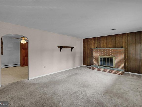 4th image of 65 E Meadow Ave