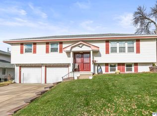 9736 Saratoga St, Omaha, NE 68134