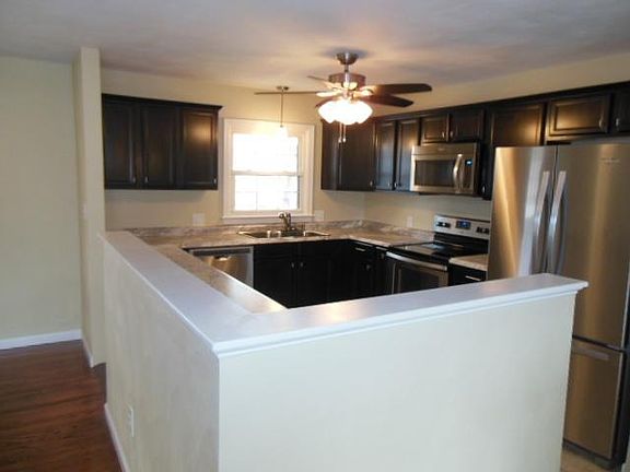 3rd image of 6355 Greenway Dr