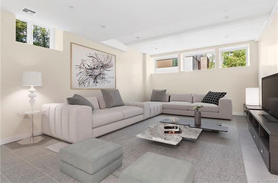 5 Bed 5 Bath Property, New York • 3,584 Sq Ft