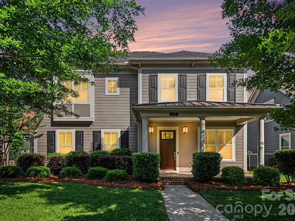 221 Hampton Trail Dr, Fort Mill, SC 29708