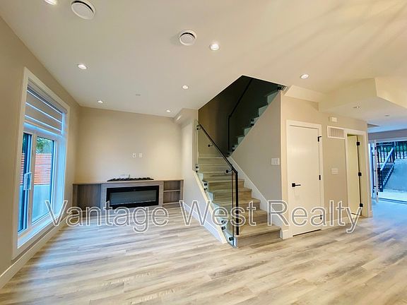 3rd image of 1522 Lakeview St