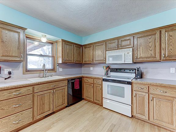 3rd image of 2206-J Avenue St N