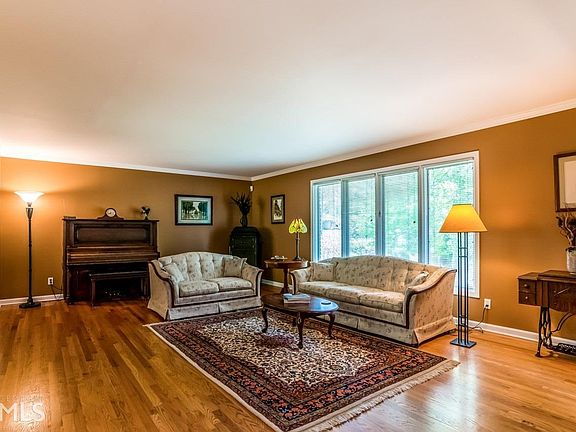 4th image of 1871 Aspen Dr NE
