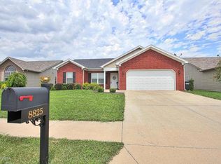 8825 Woodford Dr, Charlestown, IN 47111