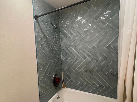 5th image of 1044 E Michelle St